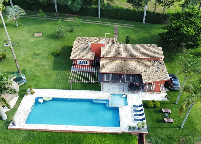 Pousada com piscina: Sitio Pedacinho Do Ceu