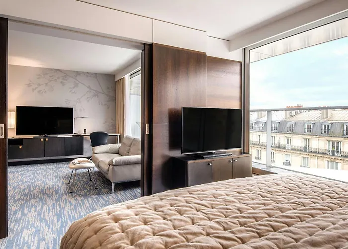 Luxury hotel only: Renaissance Paris Arc De Triomphe Hotel