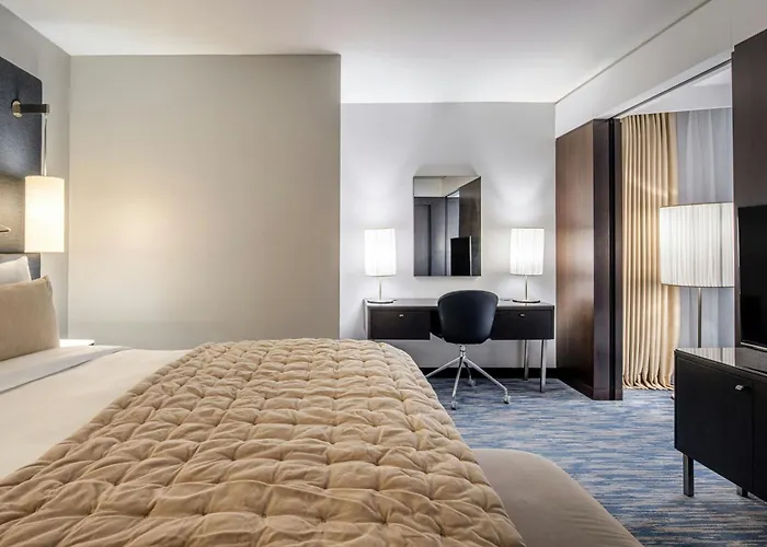 Luxury hotel only: Renaissance Paris Arc De Triomphe Hotel