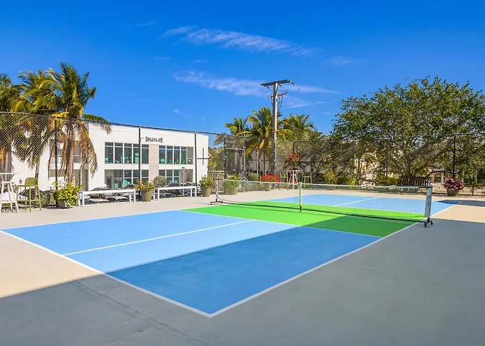 Cheap hotels Naples Park Central