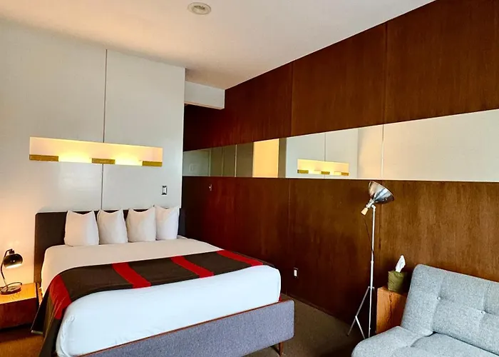 Pet Friendly hotel: Ace Hotel Seattle