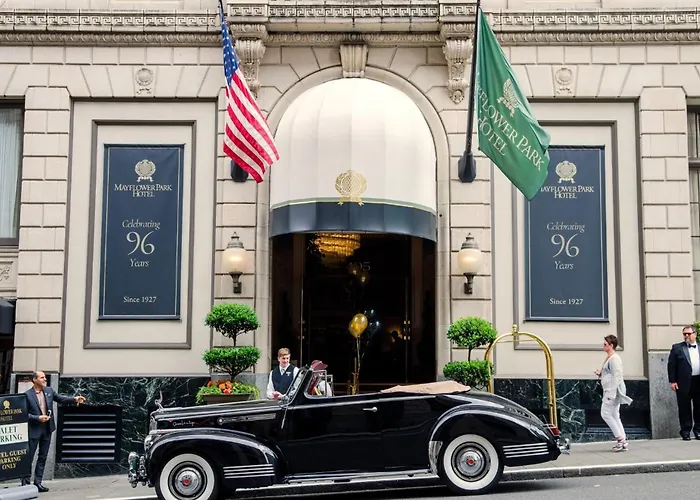 Dog friendly hotels Mayflower Park