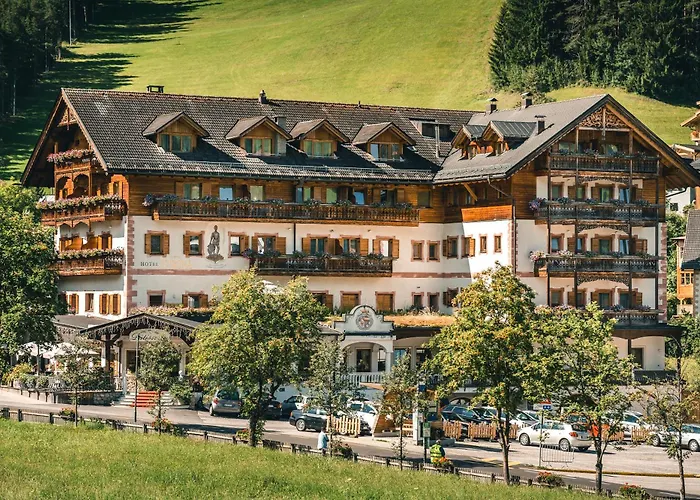 Hotel con piscina: Kristallhotel Corona-Krone