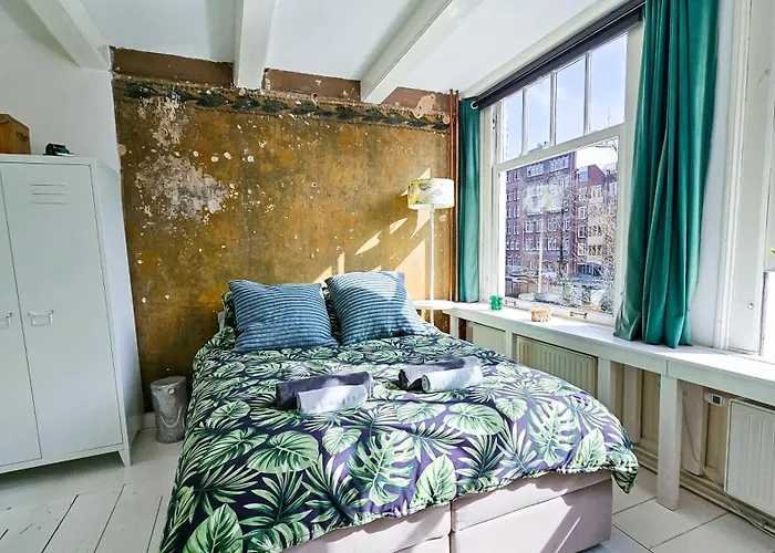 Joyjoyjoy The Green Palm Ecolicious Studio In A In Historic Canalhouse From 1729 With View On The Canals