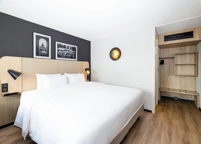 Hotel with view: Campanile Nature - Bordeaux Lac