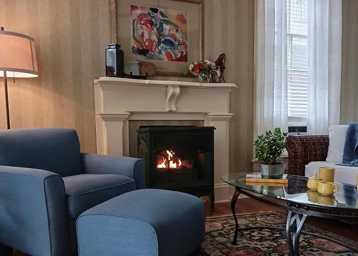 Jacuzzi hotel: Rosemont B&B Cottages