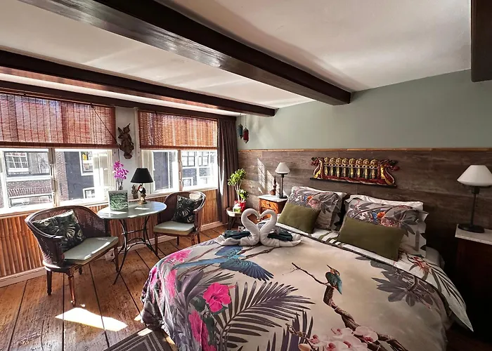 B&B: Amsterdam Barangay