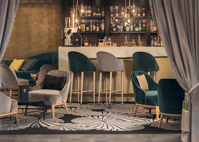 5 star hotel: Niepce Paris, Curio Collection By Hilton