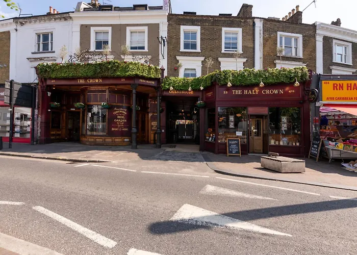 Holidays home Crown Pub & Guesthouse