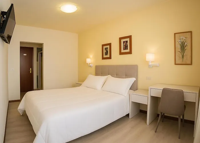 Hotel: Elara