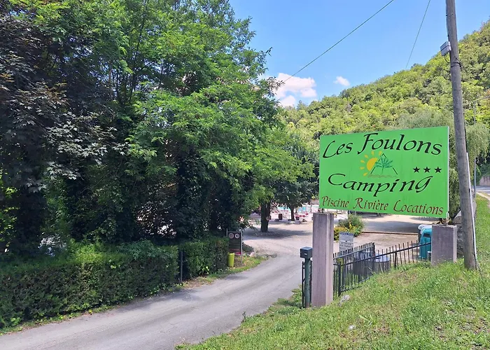 Hôtel accueillant les animaux: Camping Avec Piscine et Rivière à Tournon sur Rhône Ardèche Les Foulons