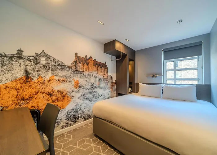 Hotel near College: Km Hotel