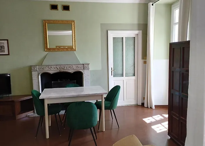 Casa vacanza: Villa Helios Holiday Home - Centre, Lake, 10' Car - Free Parking Self Check-In Airco