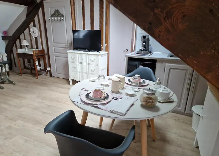 D'Anciennes "Chambres De Bonnes" Honfleur