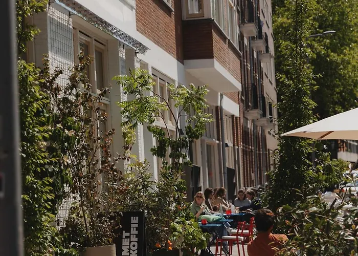 Hotel met uitzicht: Man Met Bril Koffie Hotel