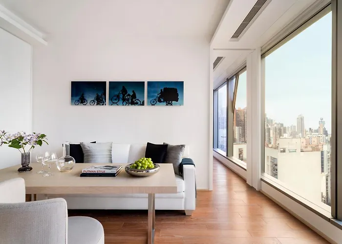 5 star hotel: The Putman