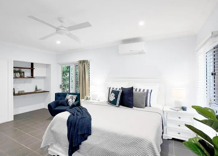 Palm Cove Studio Apartments