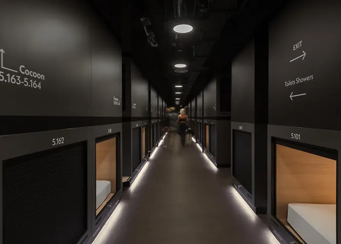 Central hotel: Zedwell Capsule Hotel Piccadilly Circus