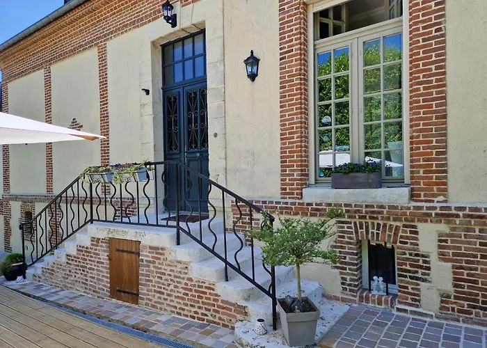 D'Anciennes "Chambres De Bonnes"