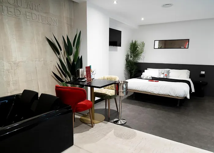 Apartahotel: Mad Rooms