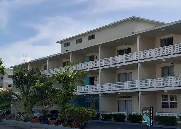 Beach hotel: Melrose Beach Apartments Inc