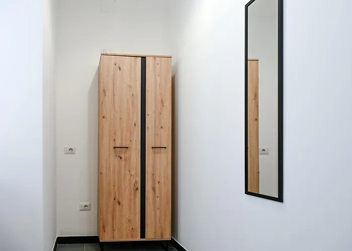 1811 Palace