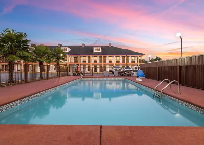Motel: Baymont By Wyndham Commerce Ga Near Tanger Outlets Mall