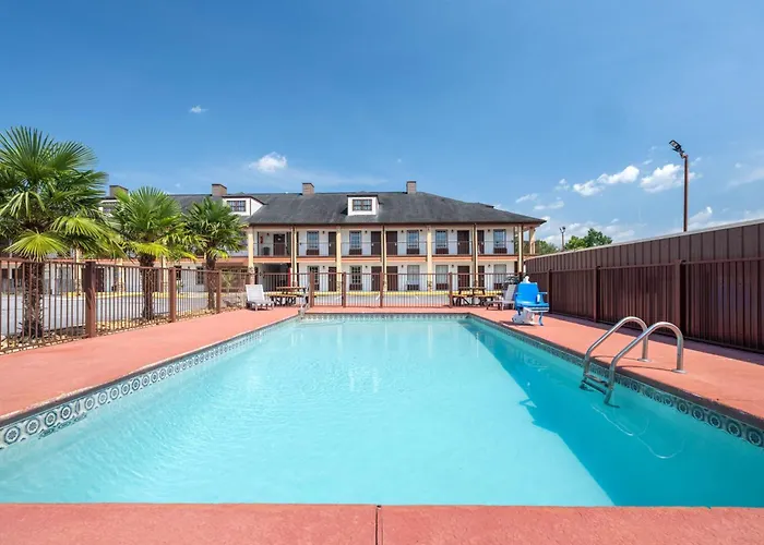 Motel: Baymont By Wyndham Commerce Ga Near Tanger Outlets Mall