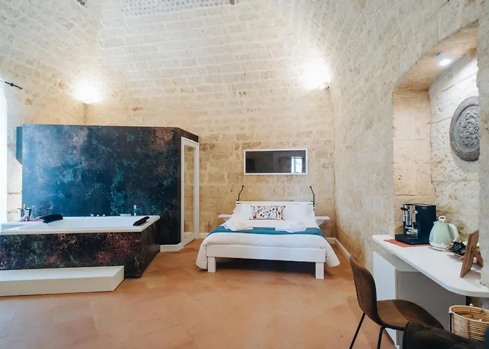 Hotel Jacuzzi: Bue Marino Suites - Exclusive Stay With Castle View