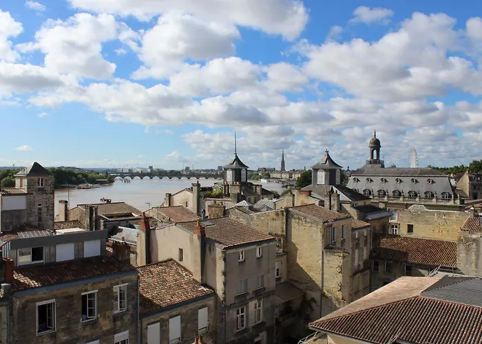 Pet Friendly hotel: Hotel Indigo Bordeaux Centre Chartrons By Ihg