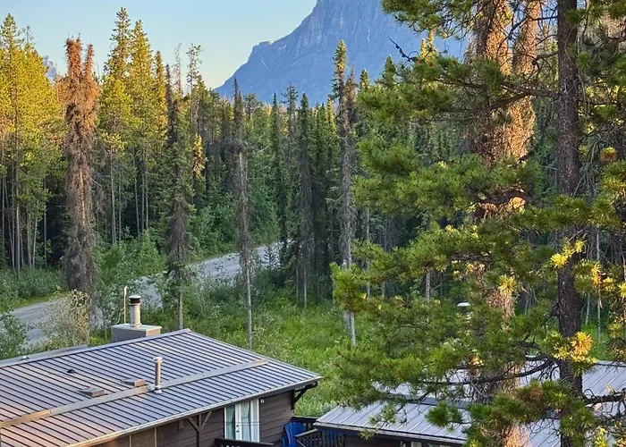 Sunwapta Falls Rocky Mountain Lodge