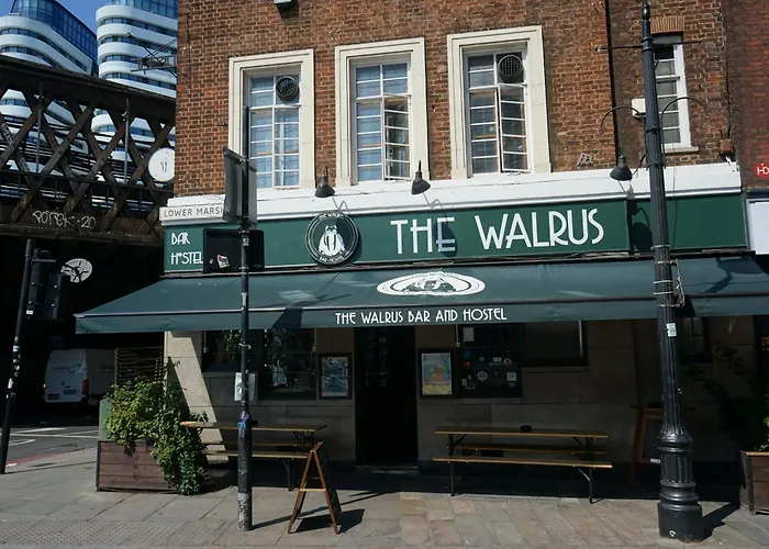 Albergue: The Walrus Bar And Hostel