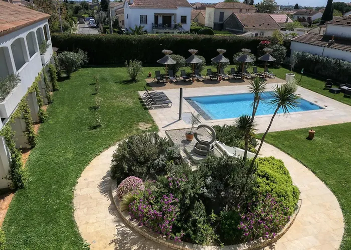 Pet Friendly hotel: Logis Hotel Le Rodin