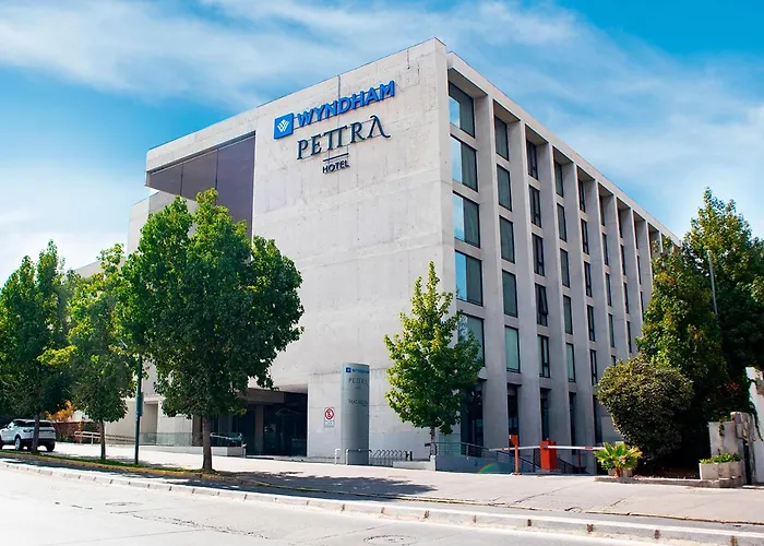 Wyndham Santiago Pettra