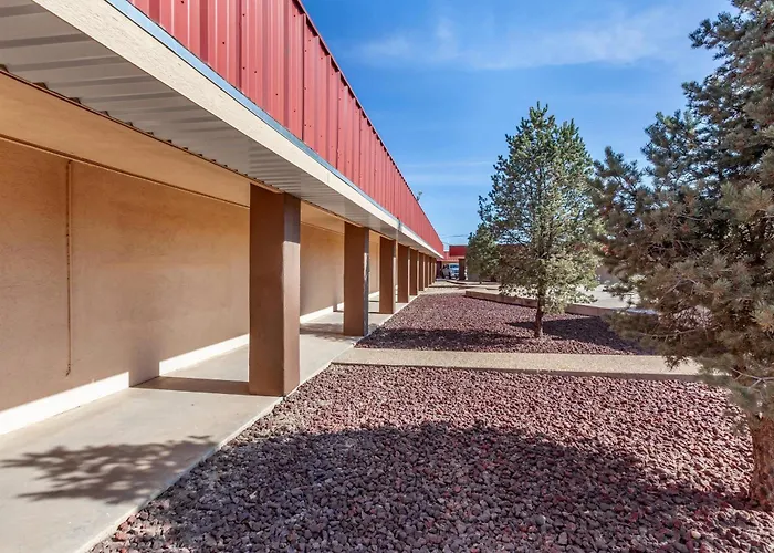 Cheap hotel: Econo Lodge Clovis