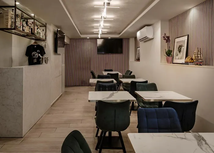 Hotels Close to Airport Spinola