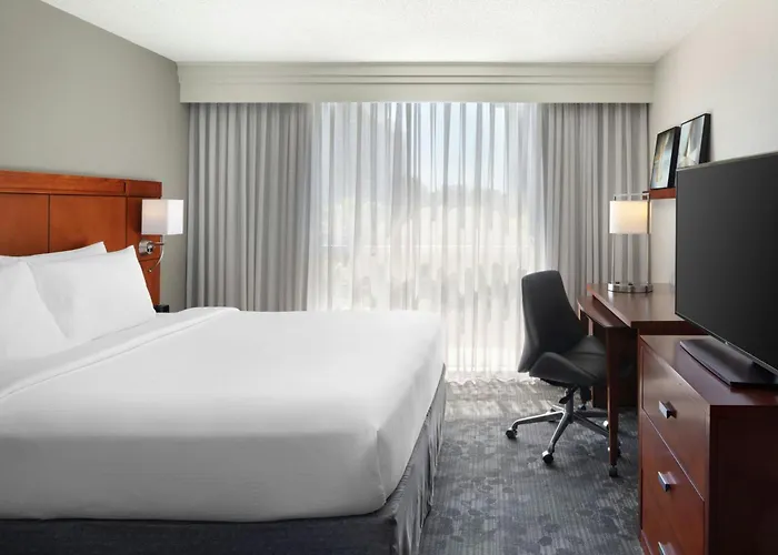 Cheap hotels Courtyard By Marriott Miami Airport
