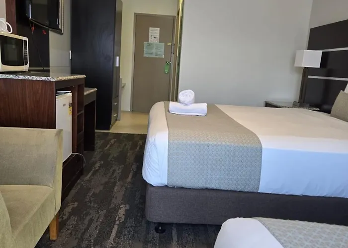 Cheap hotel: Airport Gateway Hotel