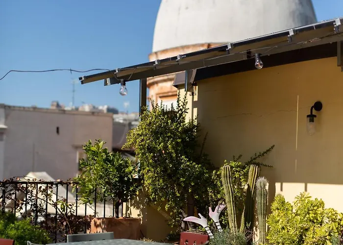 Resort: Magma Home - Rooms & Roof