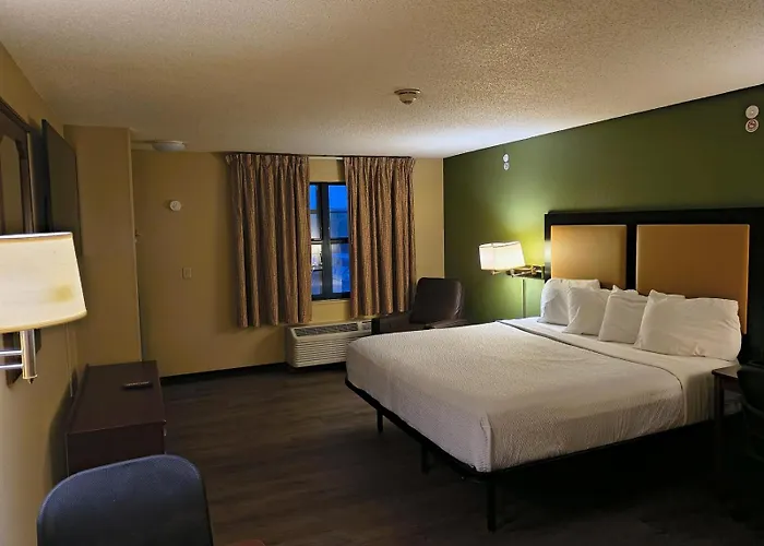 Pet Friendly hotel: Extended Stay America Suites - Chicago - Schaumburg - Convention Center