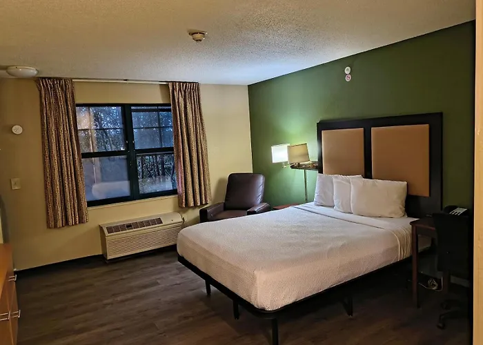 Pet Friendly hotel: Extended Stay America Suites - Chicago - Schaumburg - I-90