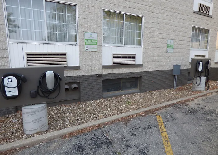 Cheap hotel: Best Western Plus Longbranch Hotel & Convention Center