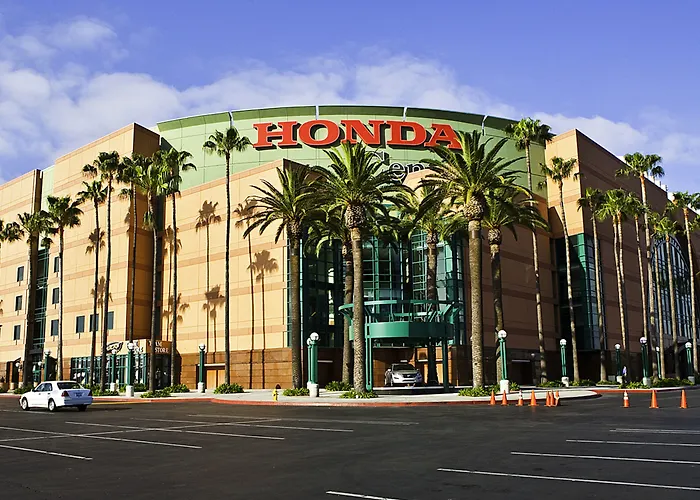 Jacuzzi hotel: Best Western Plus Raffles Inn & Suites