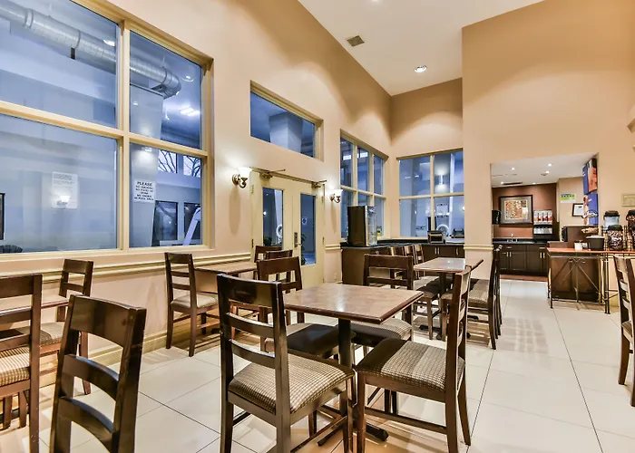 Pets Allowed Hotel Comfort Inn & Suites Ambassador Bridge