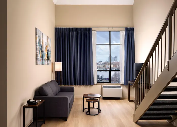 Cheap hotel: Huntingdon Hotel And Suites