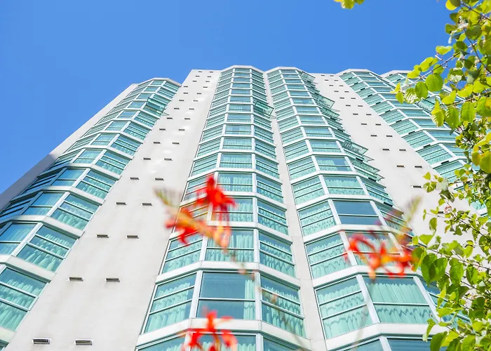 Rosedale On Robson Suite Hotel