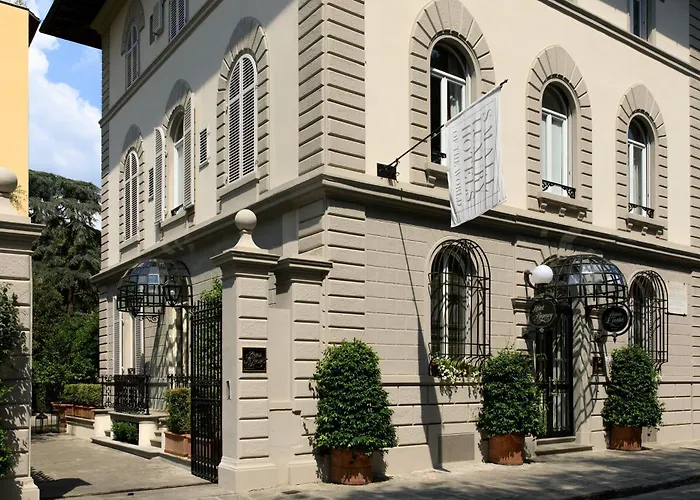  Regency - Small Luxury s Of The World