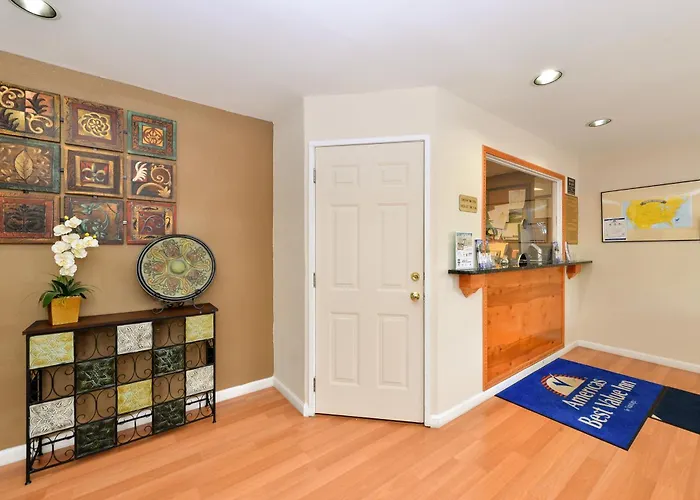 Motel: Americas Best Value Inn Near Downtown Nashville