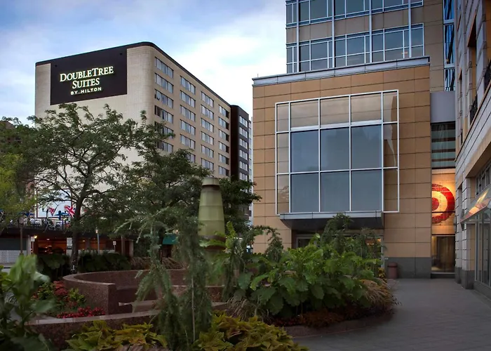 Lodge: Doubletree Suites By Hilton Minneapolis Downtown