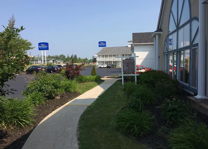 Hotel near College: Baymont By Wyndham St. Ignace Lakefront
